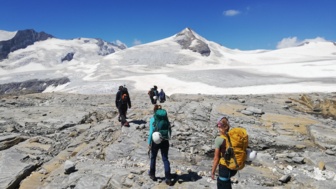 Gruppe im Aufstieg zur Oberwalder Hütte