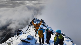 Teilnehmer des Hochtourengrundkurses auf dem Gipfel des Großglockners
