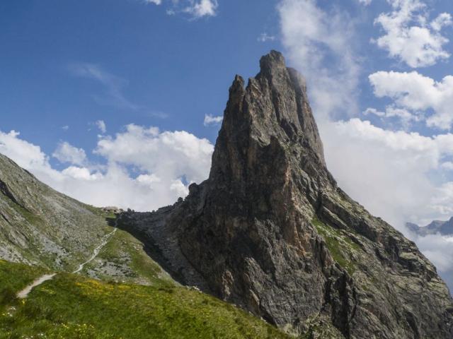 Felsige Gebirgsspitze in Italien