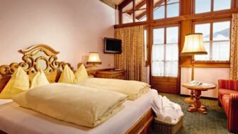 Kuschelzimmer1-Romantikhotel-ZellamSee.jpg