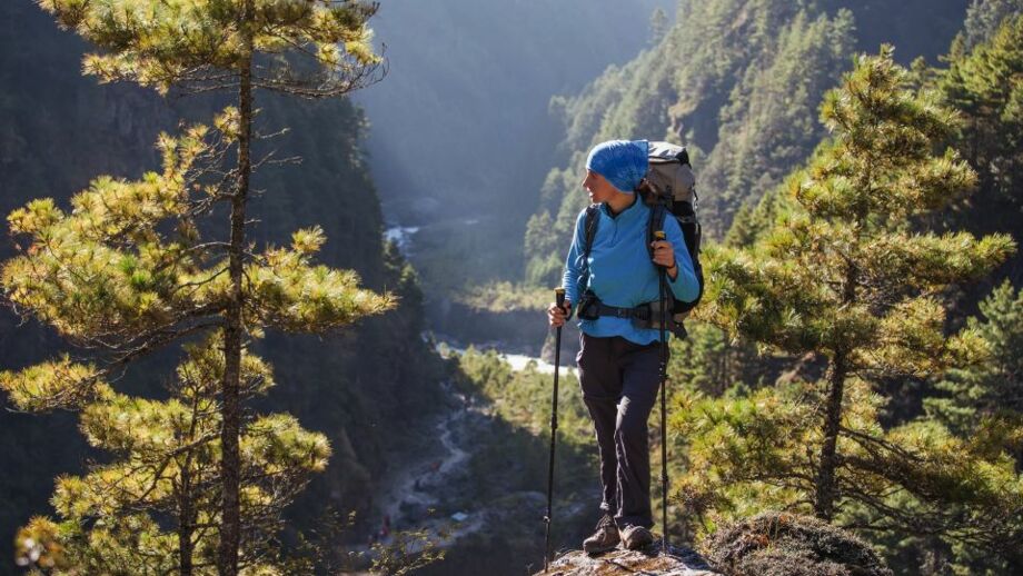 Bergsteigerin im Khumbu Tal