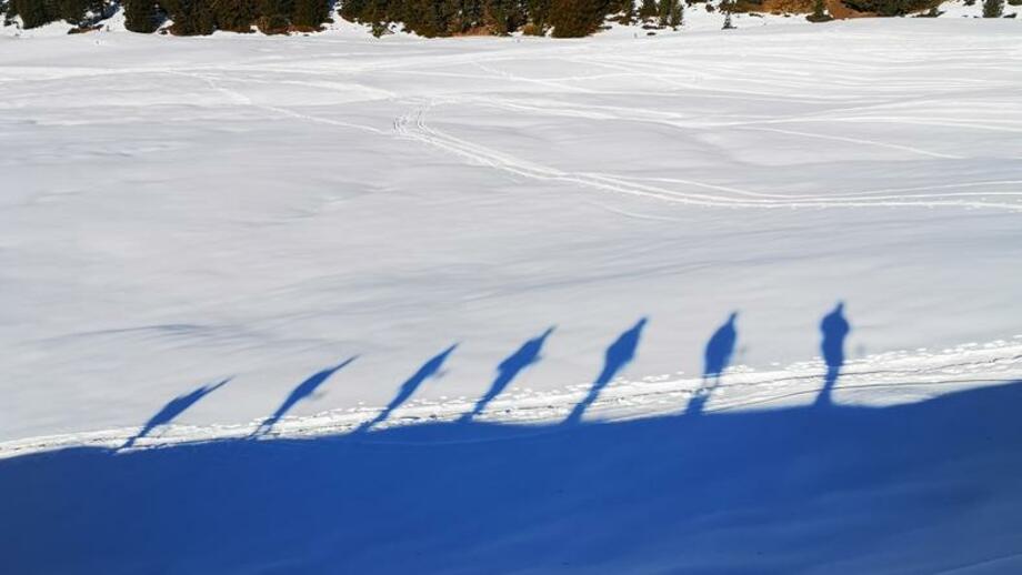 Schatten von Skitourengehern