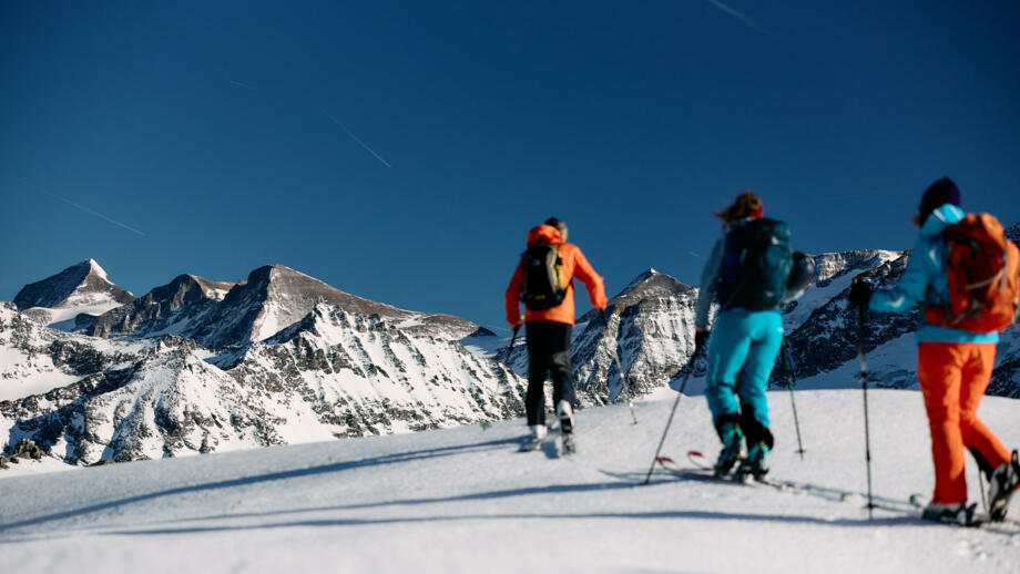 Bergpanorama beim Skitourengehen mit Bergführer
