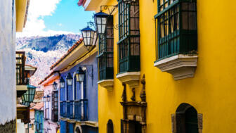 Bunte Häuserflucht in La Paz