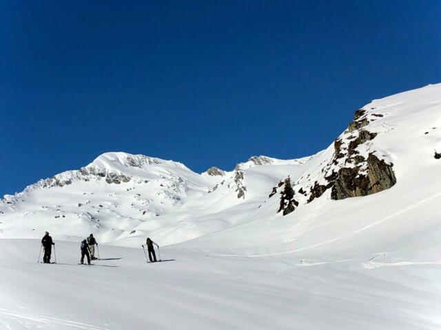 Splitboardgruppe auf Tour am Kitzsteinhorn im Powder