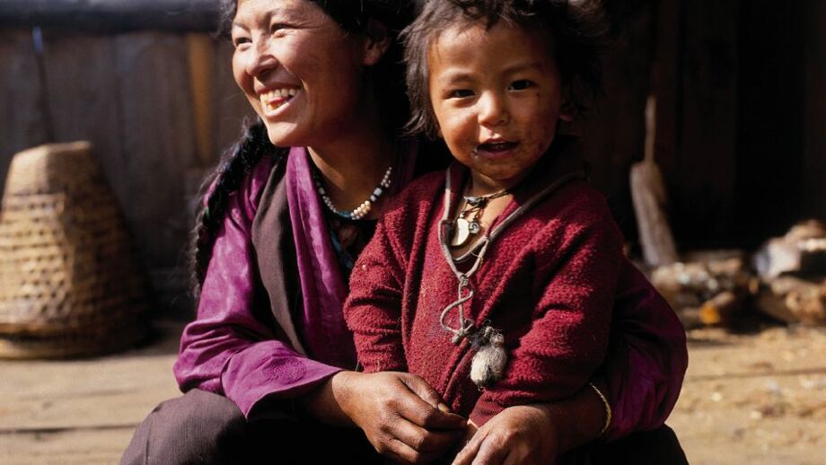 nepalesiche Mutter mit Kind