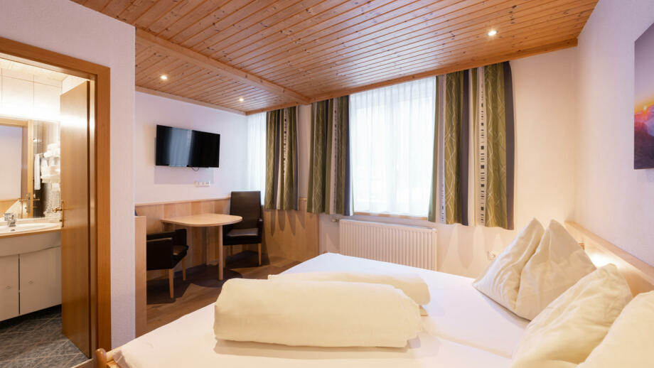 Doppelzimmer Lonzaköpfl 12.jpg