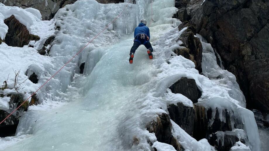 oesterreich-pitztal-eisklettern-pitztalschlucht-winter-peer alexander-9ekepiz (12).jpg