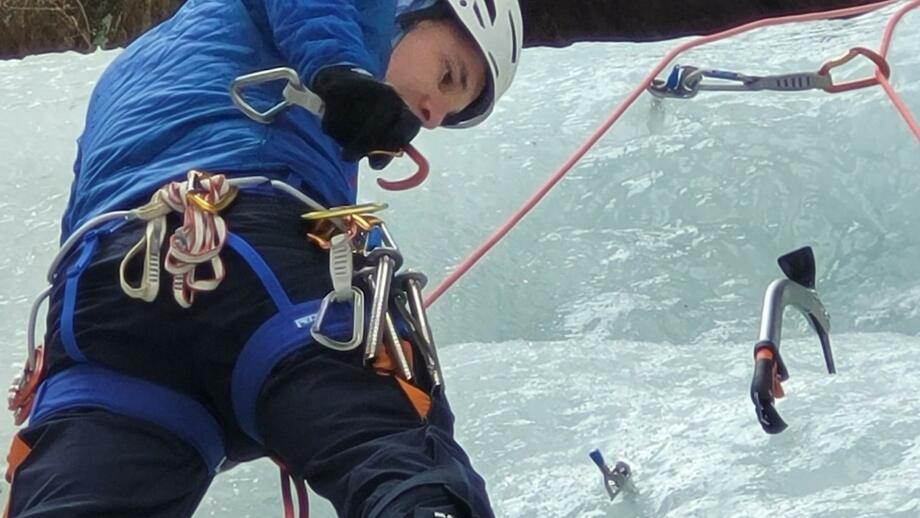 oesterreich-pitztal-eisklettern-pitztalschlucht-winter-peer alexander-9ekepiz (39).jpg