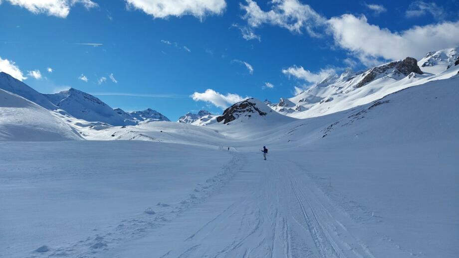 Splitboarder in der Ferne nahe der Heidelberger Hütte