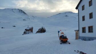 Skidoo neben der Heidelberger Hütte in der Silvretta