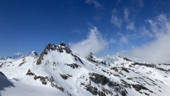 Gipfelpanorama rund um die Rotondohütte in der Schweiz bei bestem Wetter