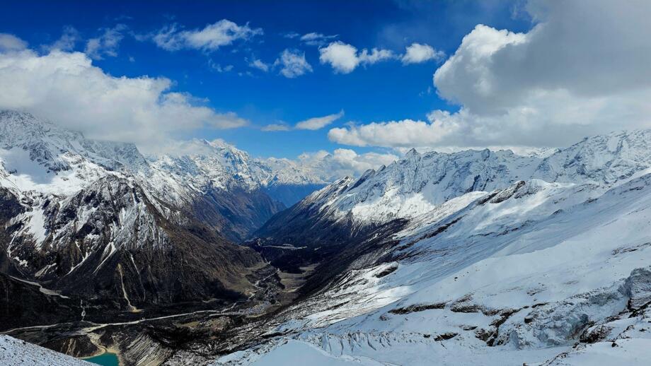 nepal-hiahm-mountain-view-manaslu-basecamp-view-shutterstock_2471571155.jpg