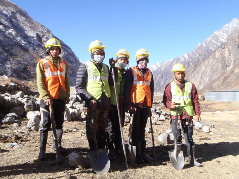 Nepal Arbeiter Wiederaufbau des Langtang Nationalparks