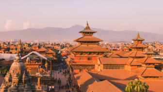 nepal-hiktwin-patan-temple-patan-durbar-square-liegt-im-zentrum-von-lalitpur-shutterstock_1229411365.jpg