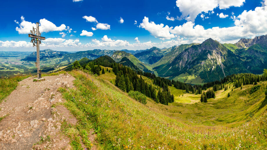 deutschland-allgaeu-sommer-sonne-shutterstock_1254944635.jpg