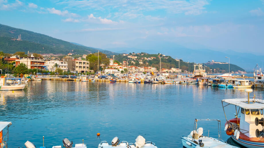 griechenland-platamos-hafen-shutterstock-615668636.jpg