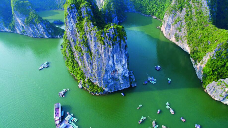 asien-vietnam-vinor-natur-landschaft-halong-felsen-see-fluss-boot-309150293.jpg