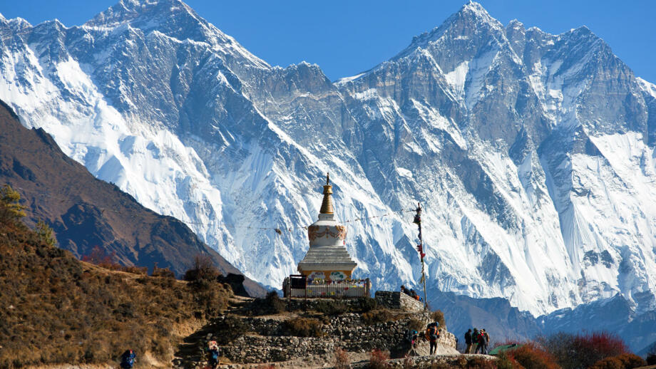 nepal-higpeve-stupa-near-namche-bazar-and-mount-everest-lhotse-and-nuptse-south-rock-face-shutterstock_562791244.jpg