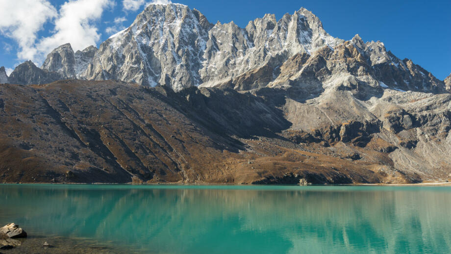 nepal-hiahg-gokyo-lake-and-machermo-mountain-peak-shutterstock_387961516.jpg