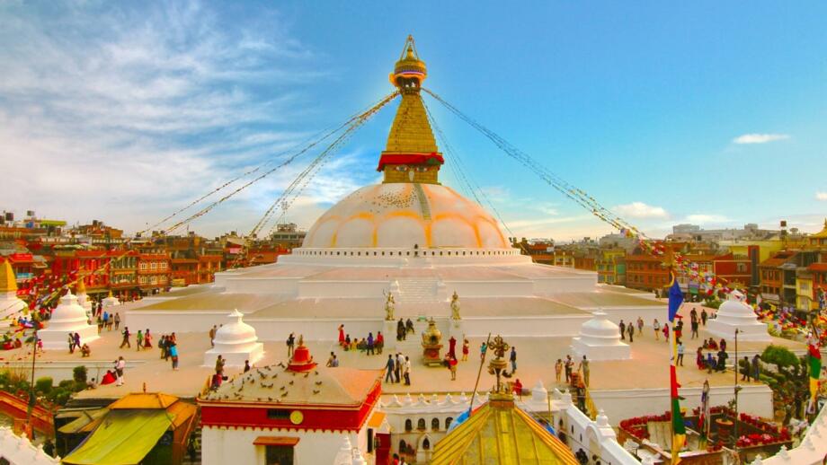 nepal-hikev-sonnenuntergang-am-boudhanath-stupa-shutterstock_643770787.jpg