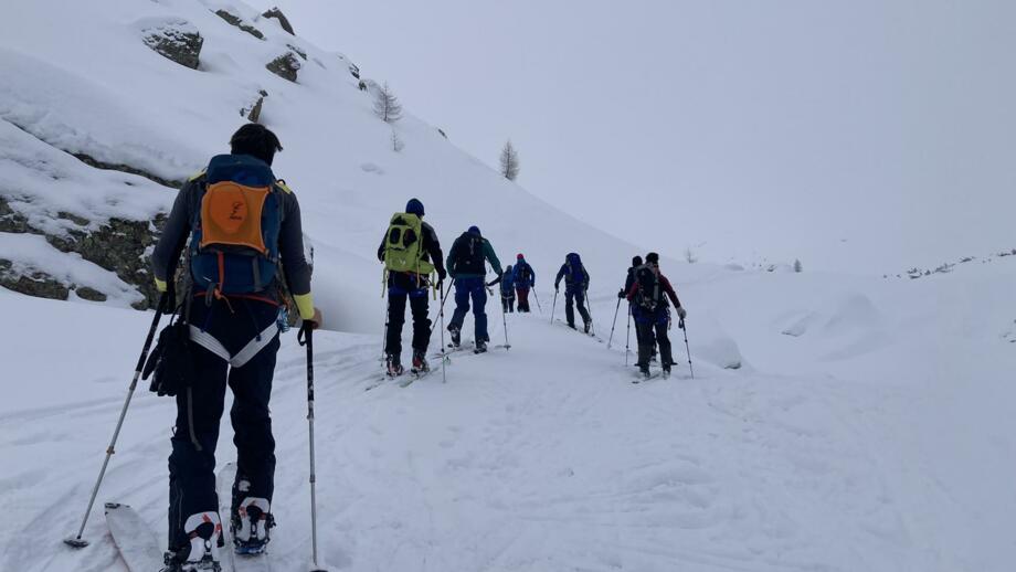 Gruppe auf Skitour zur Hinteren Jamspitze