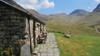 UKLADI_Black_Sail_Hut_shutterstock_2120885888.jpg