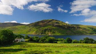 UKLADI_Crag_Fell_Lake_shutterstock_56427697.jpg