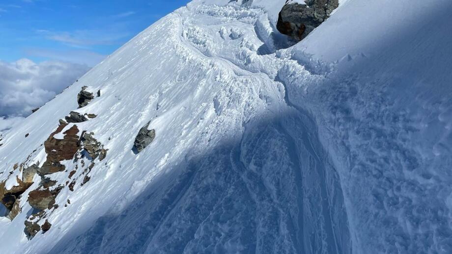 Aufstiegsspur beim Freeriden in La Plagne