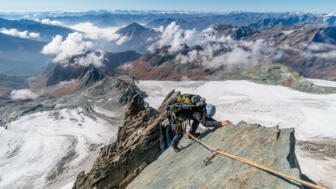 Bergsteiger am Stüdlgrat auf dem Weg zum Großglockner