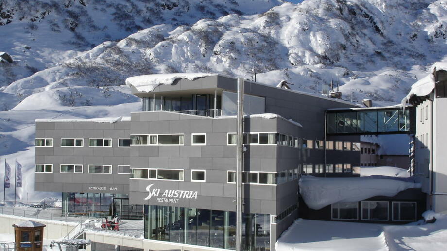 Ski Austria Academy in St. Anton am Arlberg von außen