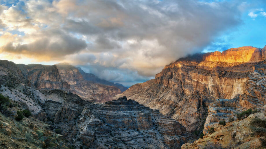 oman-al-hajar-berge-shutterstock-1050096713.jpg