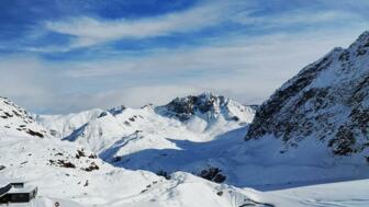 Sonne und Schatten im Gletscherskigebiet der Weißseespitze