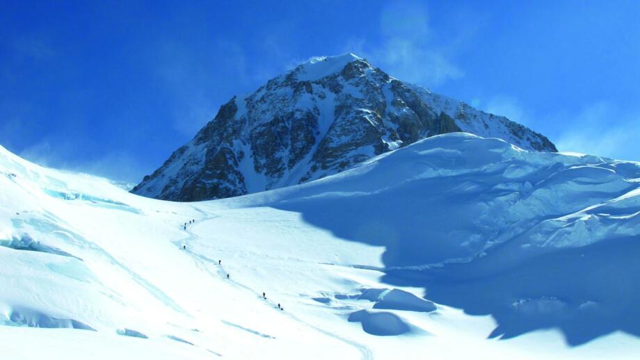 expeditionen-nordamerika-exden-2011-denali-natur-panorama-landschaft-berge-gletscher-schnee-teilnehmer-gruppe-166.jpg