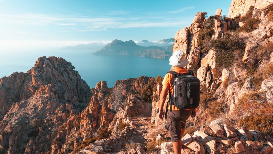 shutterstock_1098514745_Blick-auf-Calanques-de-Piana M .jpg