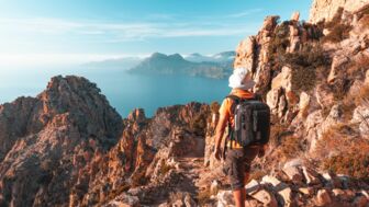 shutterstock_1098514745_Blick-auf-Calanques-de-Piana M .jpg