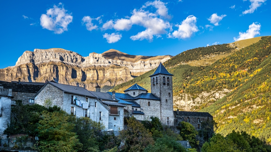 spanien-aragon-pyrenaeen-torla-nationalpark-ordesa-monte-perdido-shutterstock-2074962496.jpg