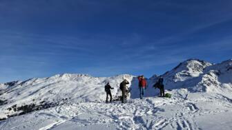 Schneeschuhgruppe am Gipfelplateau