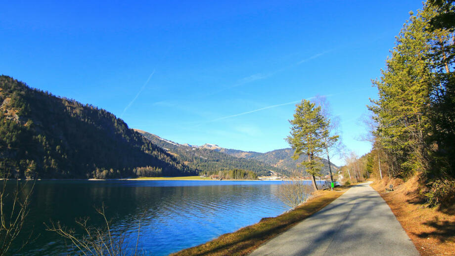 Ein See auf der Strecke mit dem Trekkingrad von München nach Venedig.