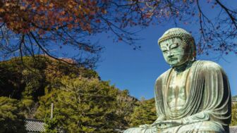 Sitzende Buddha-Statue in Japan