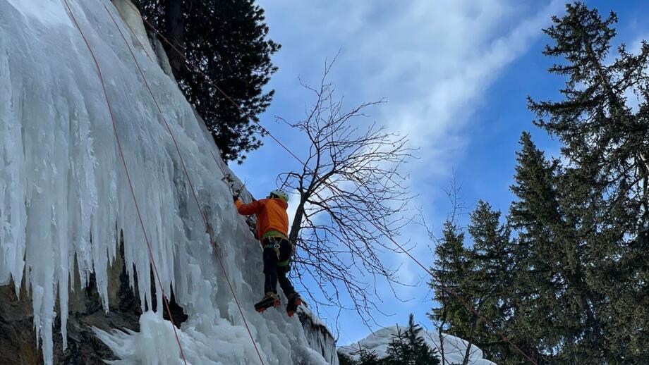 oesterreich-pitztal-eisklettern-pitztalschlucht-winter-peer alexander-9ekepiz (22).jpg