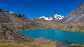 Bergsee in der Cordillera Vilcanota mit dem Sechstausender Ausangate