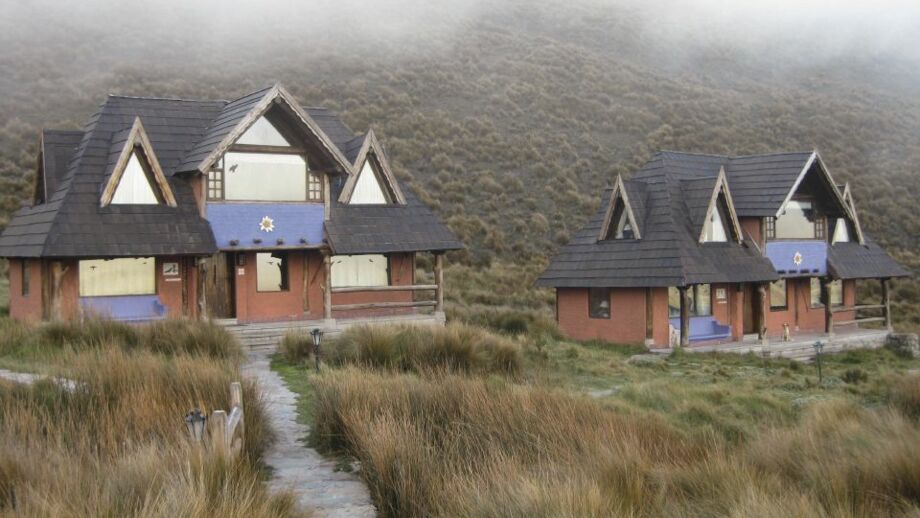 Aufnahme der Lodge in einer bewölkten Landschaft