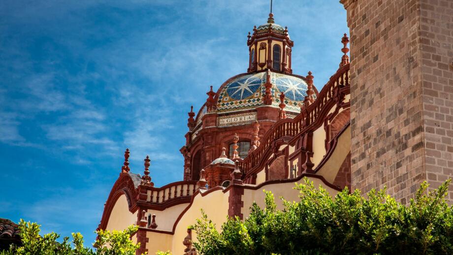 Kuppel der Kirche Santa Prisca in Taxco de Alarco in Mexiko