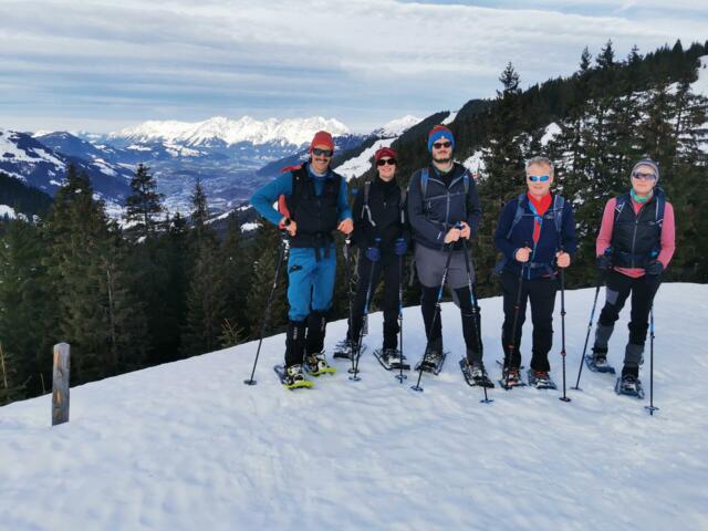 Schneeschuhgruppe bei der Bochumer Hütte