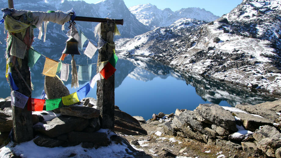 nepal-hiahl-die-heiligen-seen-von-gosainkund-shutterstock_1870662022.jpg