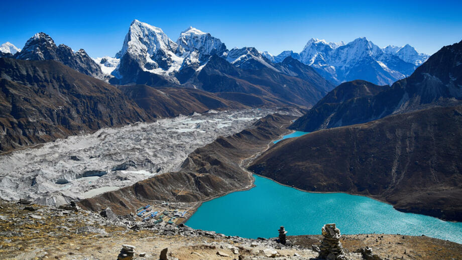 nepal-hiahk-view-from-gokyo-ri-to-the-gokyo-lake-shutterstock_1429419032.jpg