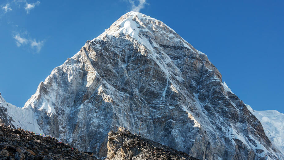 nepal-hiahk-great-view-from-the-kala-patthar-to-pumo-ri-peak-everest-shutterstock_187705745.jpg