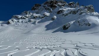 Spuren im Tiefschnee