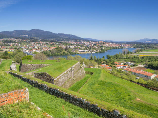 Mauern und Fluss in Valenca do Minho